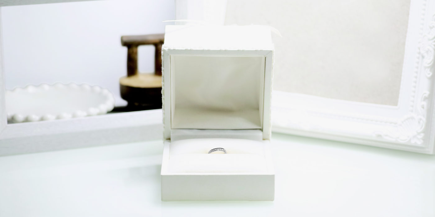結婚指輪のミニチュアデザインのベビーリング