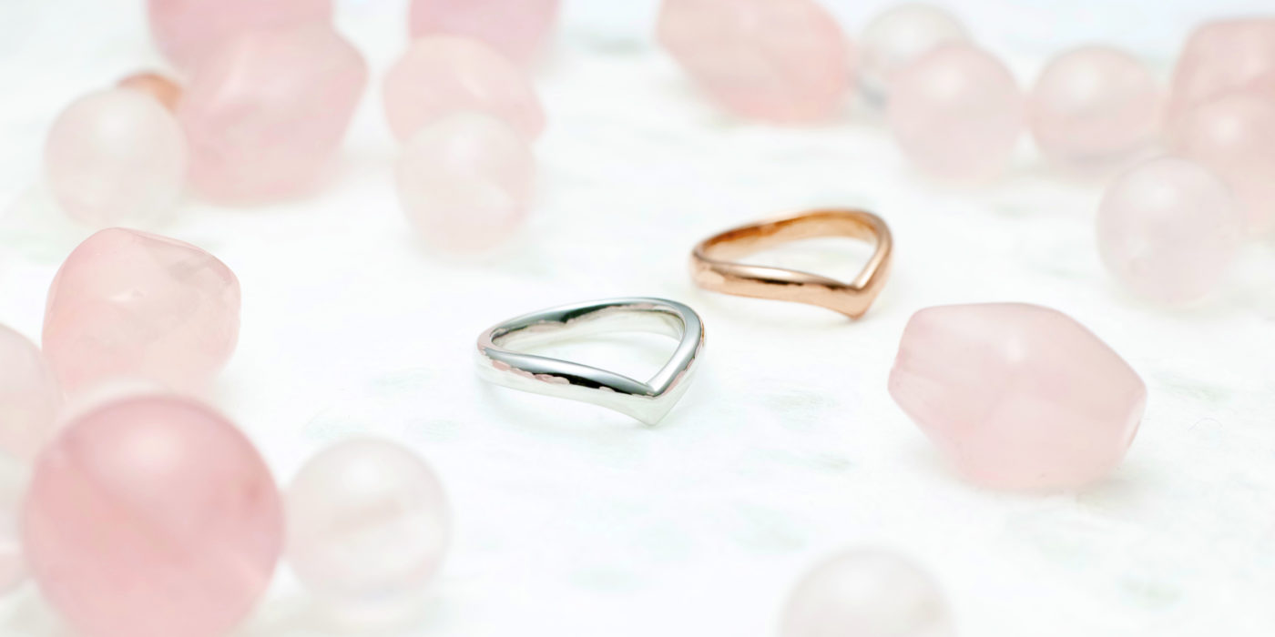 結婚指輪のミニチュアデザインのベビーリング